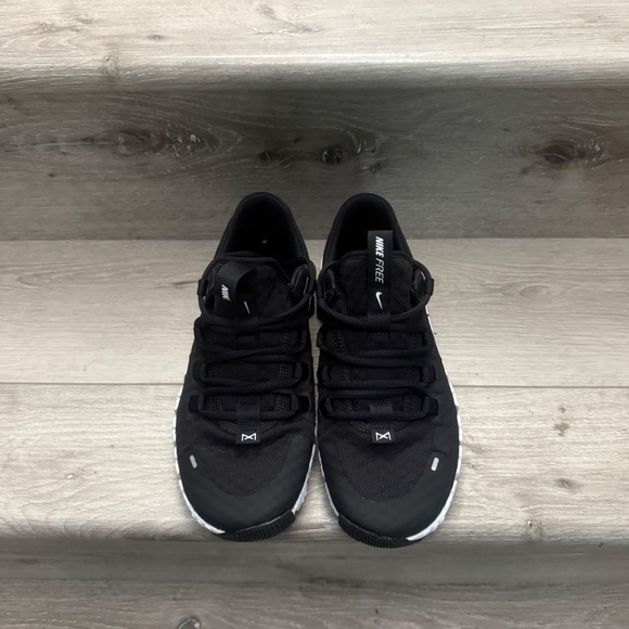 Nike Women’s Metcon 5 Training Shoes Black and White - Picture 2 of 7